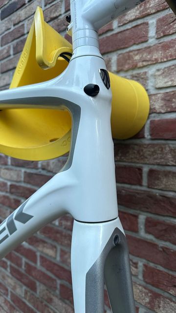 Used Trek Domane 6.9 Compact 2014 Frameset 2014 Road & Gravel, White — image 5 of 18
