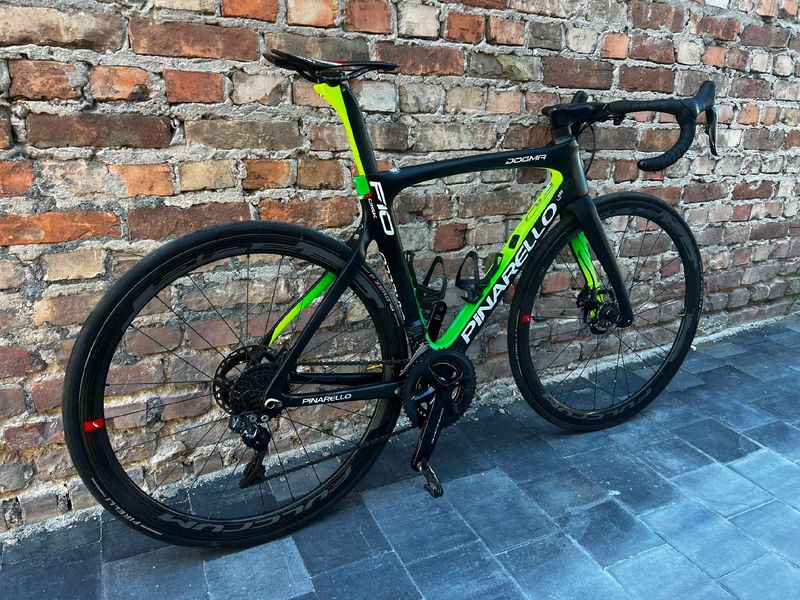 Gebrauchtes Pinarello Dogma F12 Disk Dura Ace Di2 Bike 2019 2019 Road & Gravel
