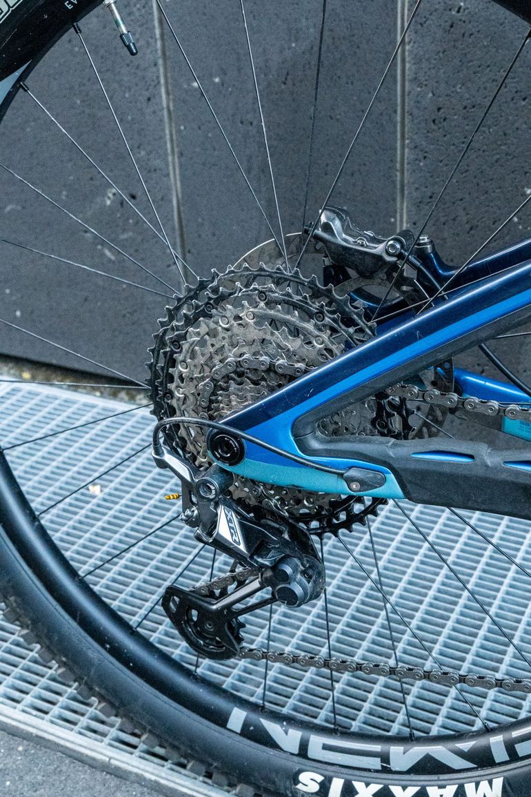Pivot SHUTTLE LT Shimano XTR 2023 Mountainbike usato, Blu — immagine 6 di 15
