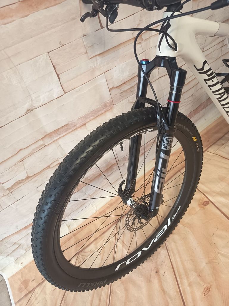 Used Specialized Epic Pro 2022 2022 Mountainbike, White, 29 — image 9 of 10