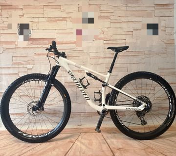 Used Specialized Epic Pro 2022 2022 Mountainbike, White, 29 — image 2 of 10