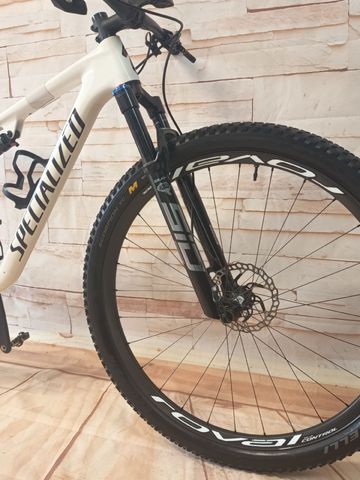 Used Specialized Epic Pro 2022 2022 Mountainbike, White, 29 — image 7 of 10