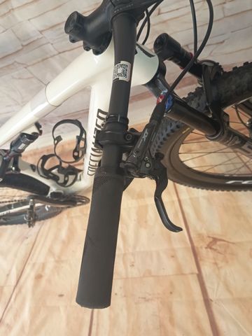 Used Specialized Epic Pro 2022 2022 Mountainbike, White, 29 — image 6 of 10