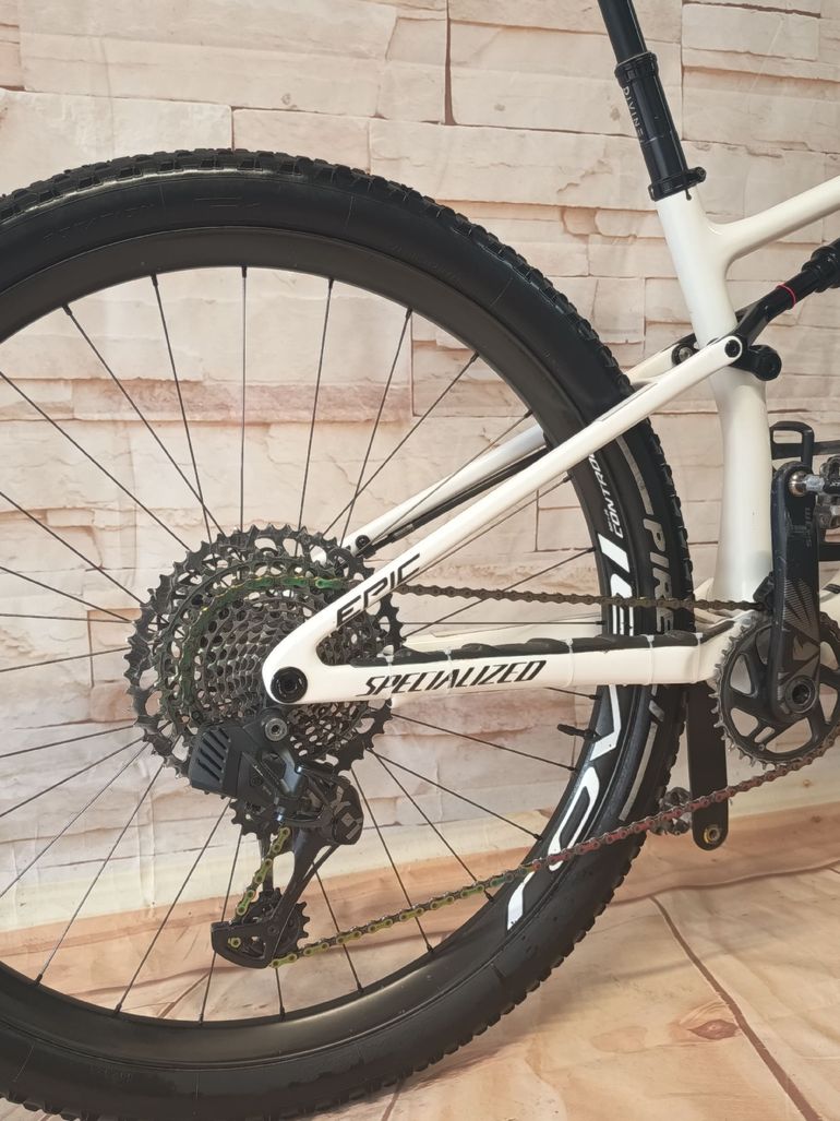 Used Specialized Epic Pro 2022 2022 Mountainbike, White, 29 — image 8 of 10