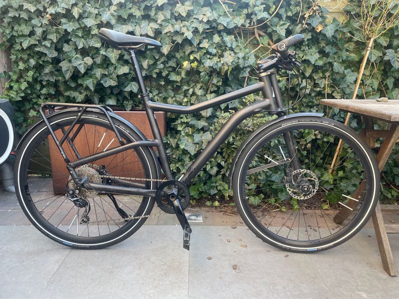 Käytetty Cannondale Contro 3 (2016) 2016 Urban & Touring