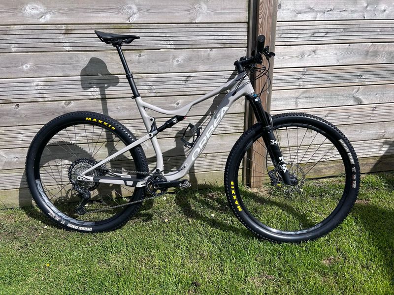 Tweedehands Orbea OIZ H10 TR 2022 2022 MTB