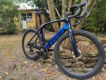 Gebrauchtes Trek Madone SL 7 2023 2023 Road & Gravel, Blau — Bild 2 von 16