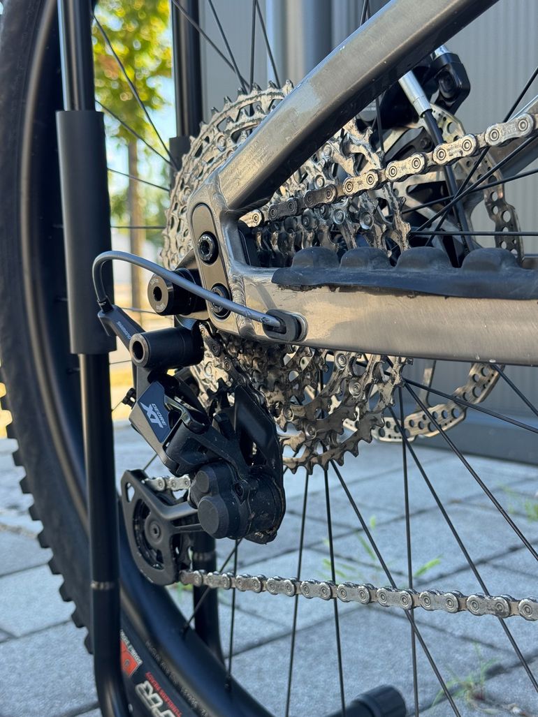 Używany Banshee Titan V3.2 2023 Mountainbike — zdjęcie 6 z 7