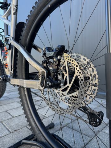 Używany Banshee Titan V3.2 2023 Mountainbike — zdjęcie 5 z 7