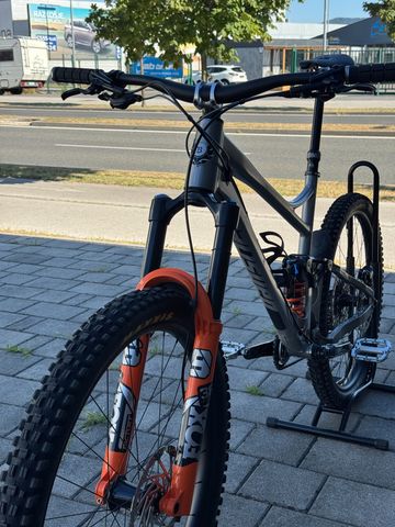 Używany Banshee Titan V3.2 2023 Mountainbike — zdjęcie 2 z 7
