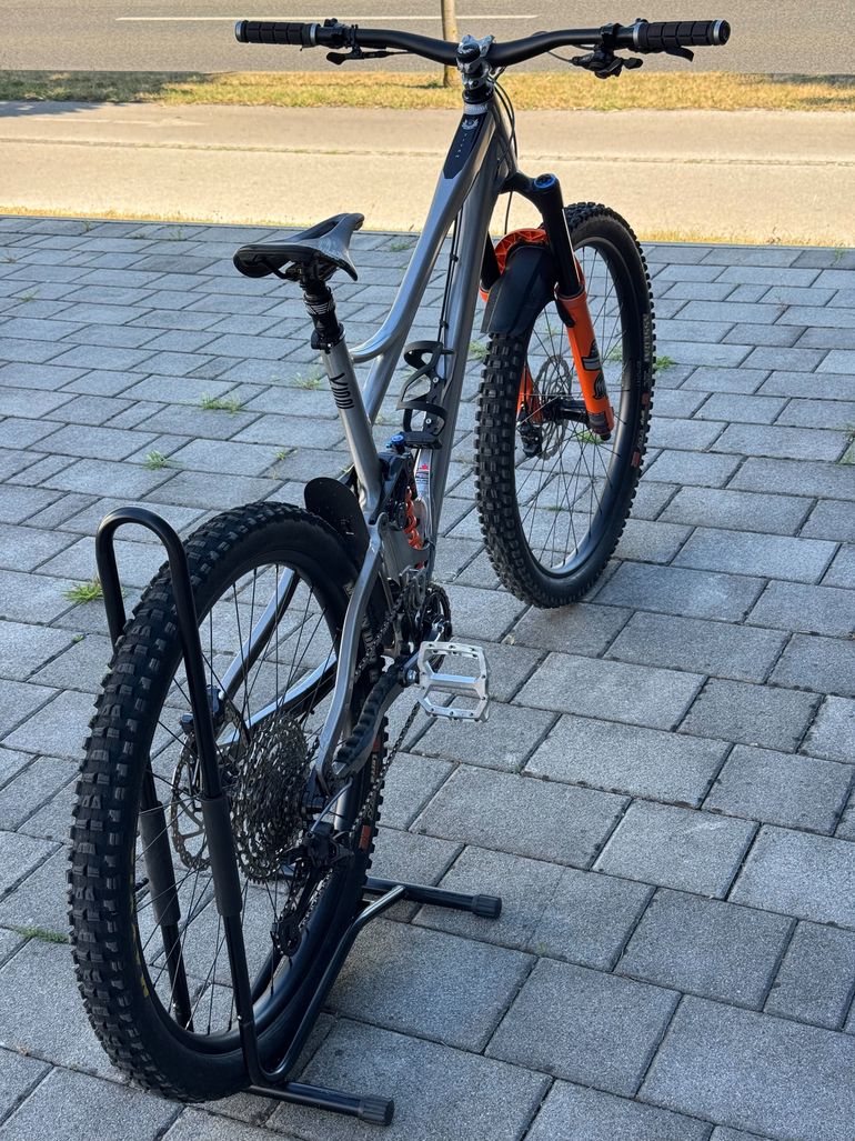 Używany Banshee Titan V3.2 2023 Mountainbike — zdjęcie 4 z 7