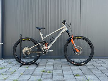 Używany Banshee Titan V3.2 2023 Mountainbike — zdjęcie 3 z 7