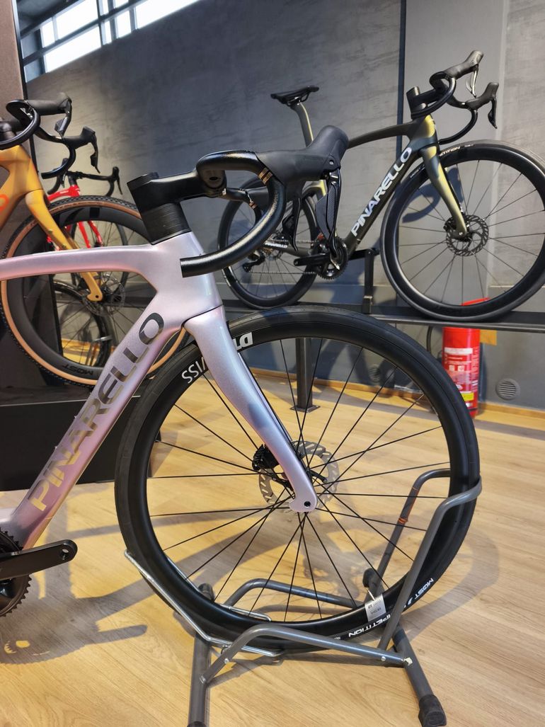 Gebrauchtes Pinarello F3 105 Di2 2026 2026 Road & Gravel, Violett — Bild 4 von 7