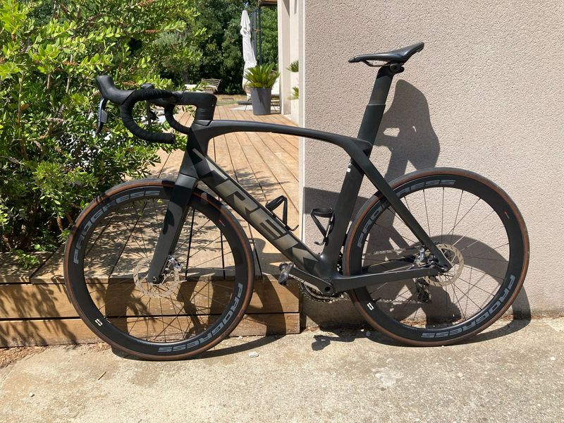 Trek Madone SRAM Red eTap AXS 2022 Road & Gravel d'occasion