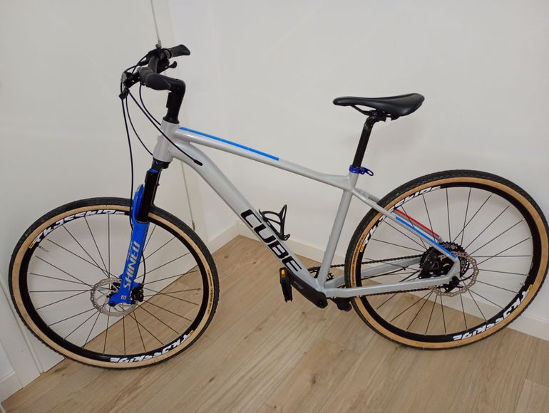 CUBE Aim Shimano Deore XT 2025 Urban usato, Grigio chiaro — immagine 2 di 11