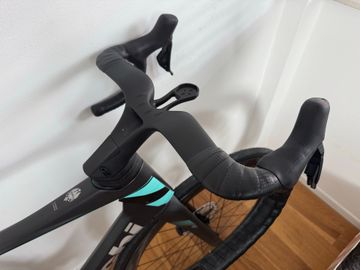 Used Bianchi Oltre RC van 2026 met Shimano Ultegra Di2 2026 Road & Gravel, Black — image 4 of 16