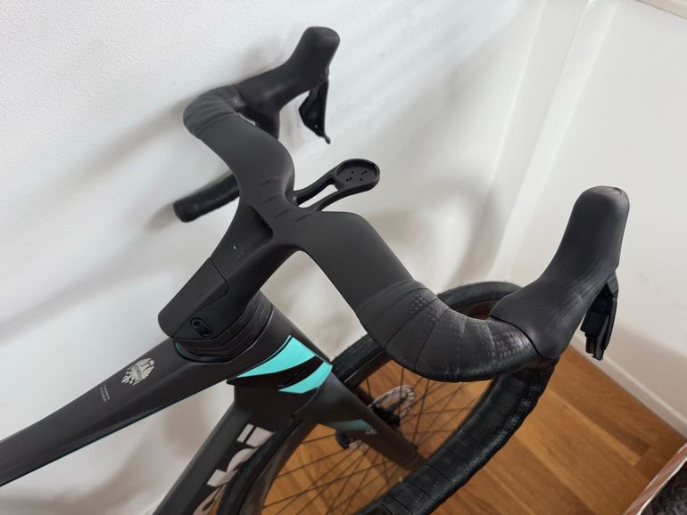 Used Bianchi Oltre RC van 2026 met Shimano Ultegra Di2 2026 Road & Gravel, Black — image 4 of 16
