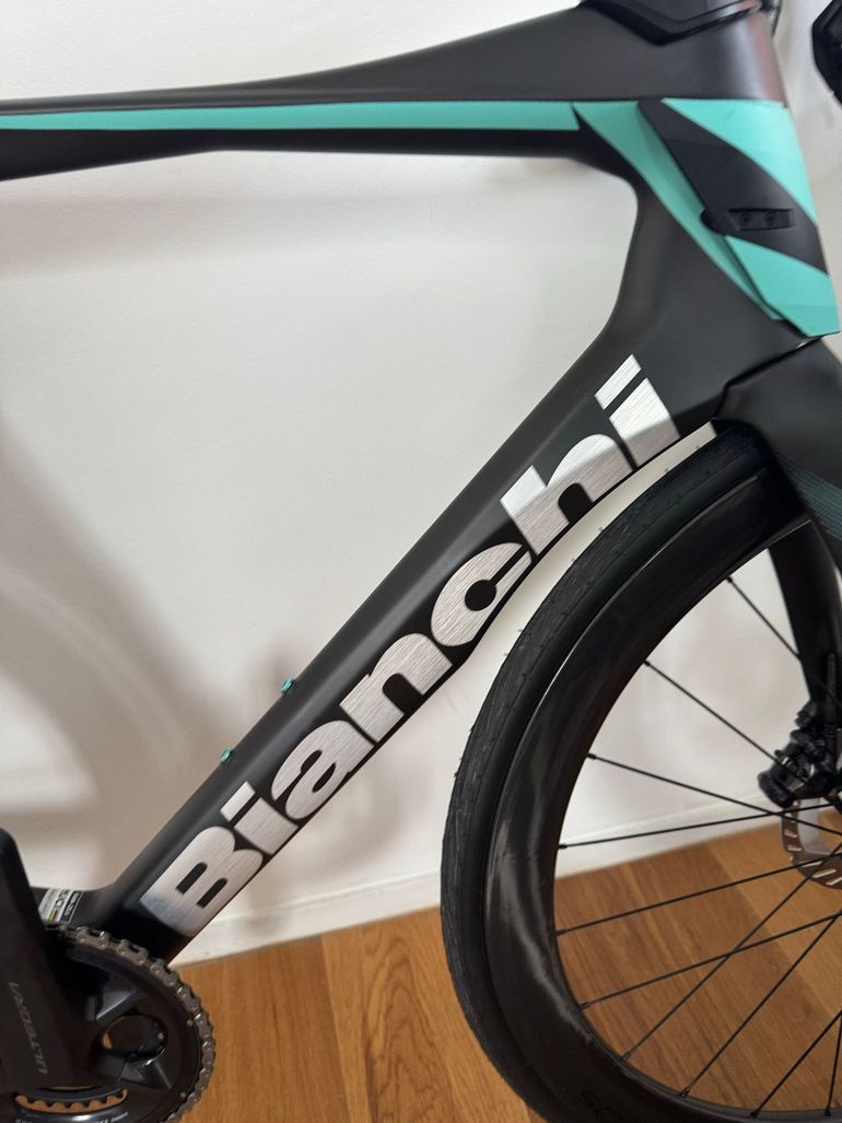 Used Bianchi Oltre RC van 2026 met Shimano Ultegra Di2 2026 Road & Gravel, Black — image 14 of 16