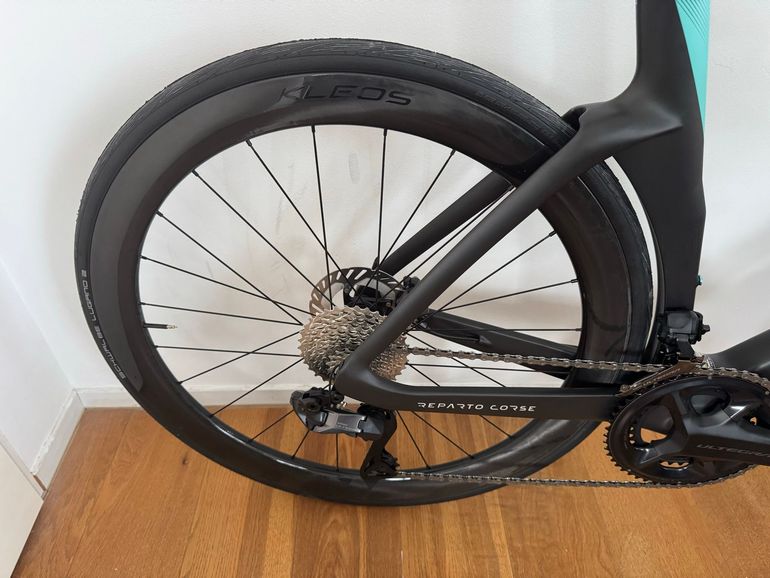 Used Bianchi Oltre RC van 2026 met Shimano Ultegra Di2 2026 Road & Gravel, Black — image 7 of 16