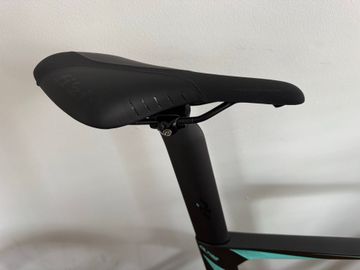 Used Bianchi Oltre RC van 2026 met Shimano Ultegra Di2 2026 Road & Gravel, Black — image 6 of 16