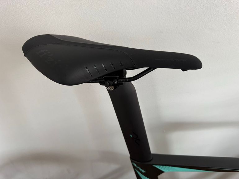 Used Bianchi Oltre RC van 2026 met Shimano Ultegra Di2 2026 Road & Gravel, Black — image 6 of 16