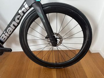 Used Bianchi Oltre RC van 2026 met Shimano Ultegra Di2 2026 Road & Gravel, Black — image 2 of 16