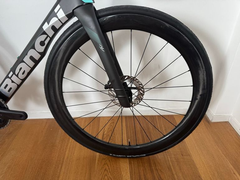 Used Bianchi Oltre RC van 2026 met Shimano Ultegra Di2 2026 Road & Gravel, Black — image 2 of 16