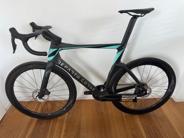 Used Bianchi Oltre RC van 2026 met Shimano Ultegra Di2 2026 Road & Gravel, Black — image 11 of 16
