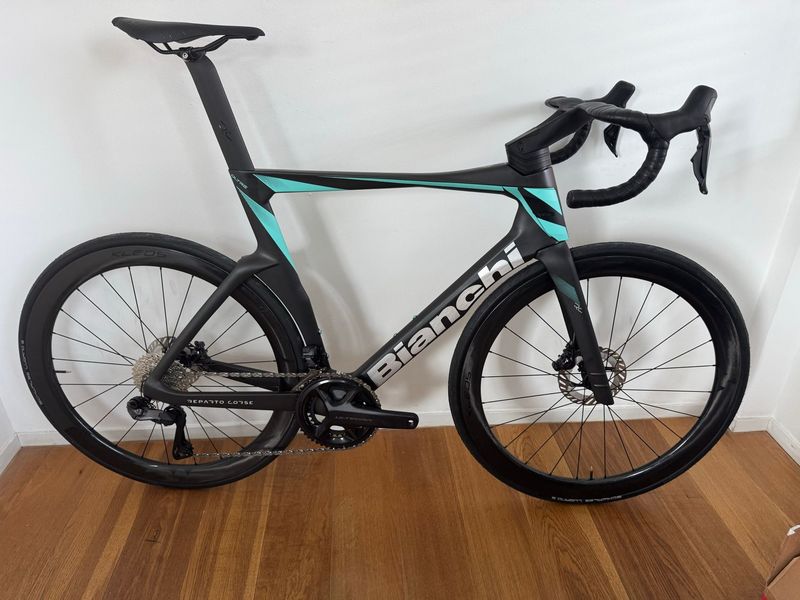 Tweedehands Bianchi Oltre RC van 2026 met Shimano Ultegra Di2 2026 Road & Gravel