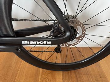 Used Bianchi Oltre RC van 2026 met Shimano Ultegra Di2 2026 Road & Gravel, Black — image 12 of 16