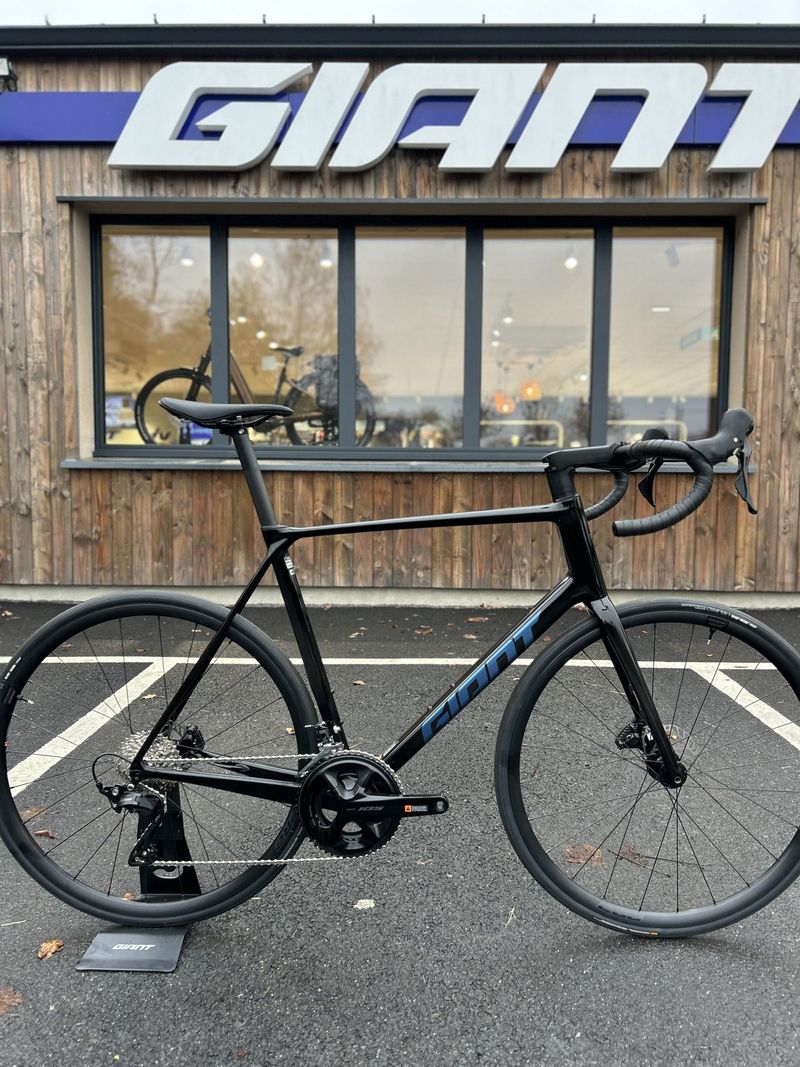 Used Giant TCR Advanced 2 KOM 2025 2025 Road & Gravel