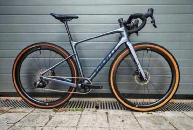Used Giant Revolt, Advanced 0 2022 2022 Road & Gravel