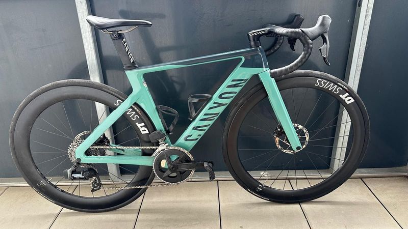 Tweedehands Canyon Aeroad CF SLX 7 Disc eTap 2023 2023 Road & Gravel