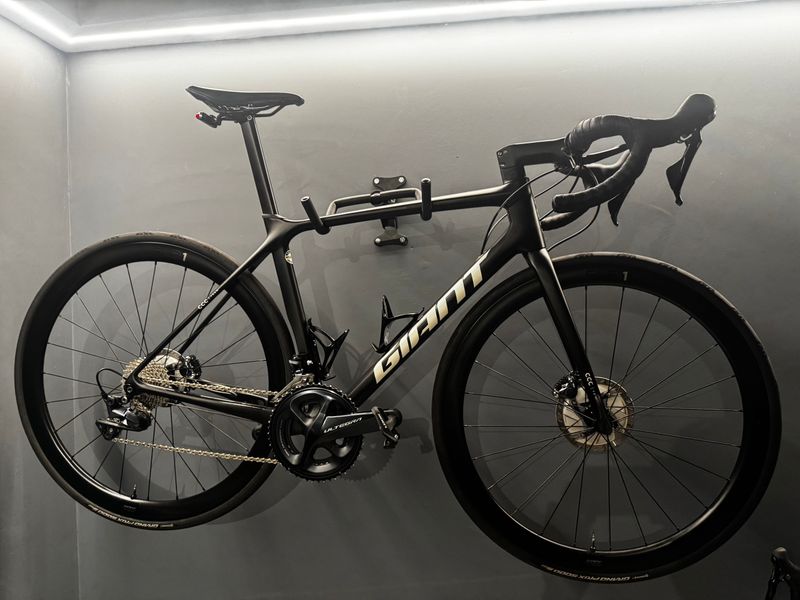 Käytetty Giant TCR Advanced Pro Team Disc 2021 2021 Road & Gravel