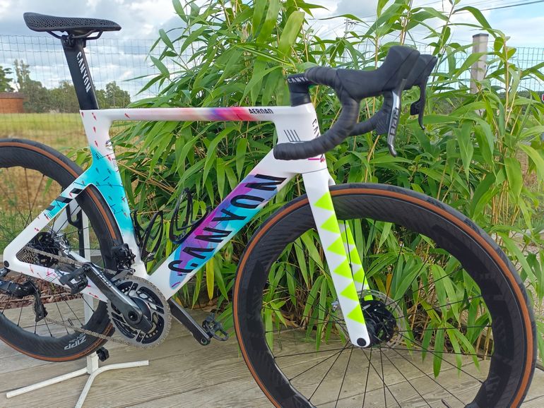 Gebrauchtes Canyon Aeroad CFR eTap 2023 2023 Road & Gravel, Weiß — Bild 2 von 3