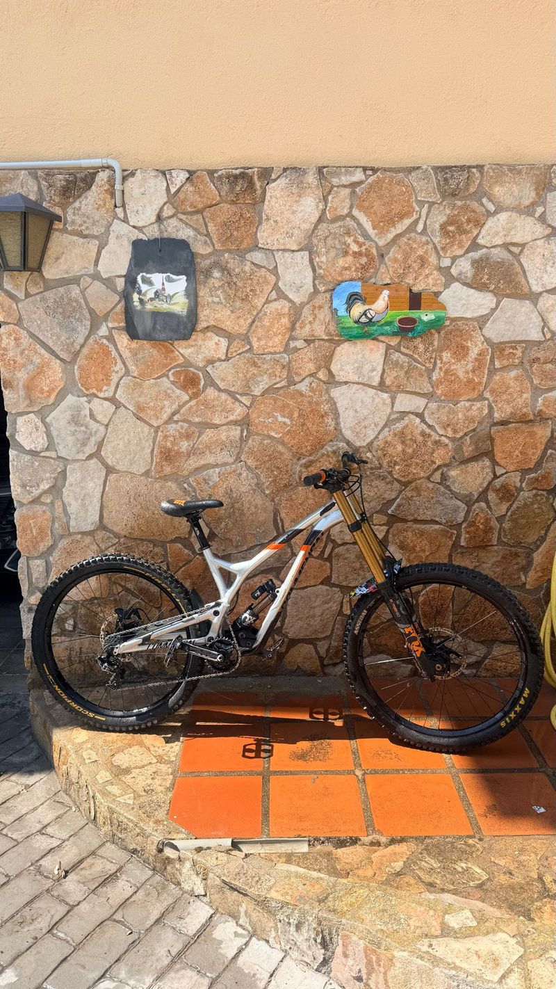 Used Commencal SUPREME DH V4.2 RACE FOX 2018 2018 MTB
