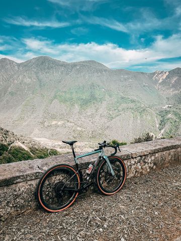 Used Berria Custom SRAM Apex 2025 Road & Gravel, Black — image 3 of 3