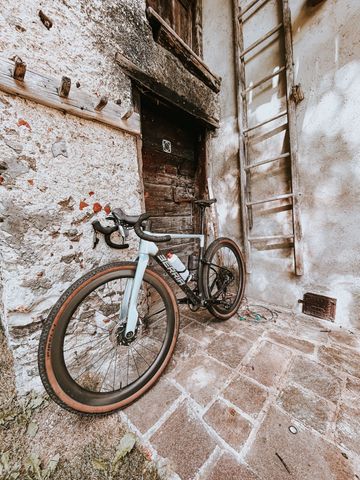Used Berria Custom SRAM Apex 2025 Road & Gravel, Black — image 2 of 3