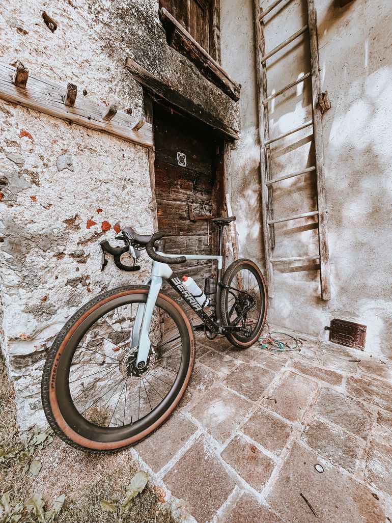 Used Berria Custom SRAM Apex 2025 Road & Gravel, Black — image 2 of 3