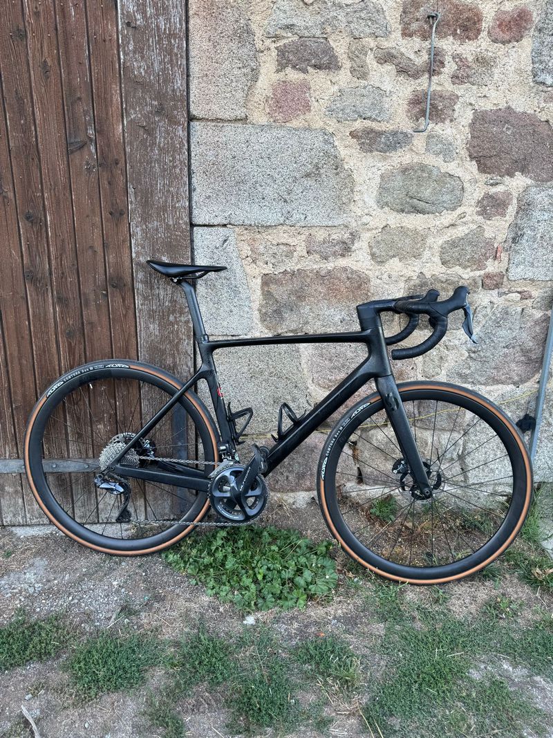 Tweedehands Scott Addict RC 15 carbon 2021 2021 Road & Gravel