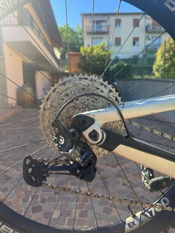Lapierre Spicy CF 7.9 2021 2021 Mountainbike usato, Grigio chiaro — immagine 2 di 4