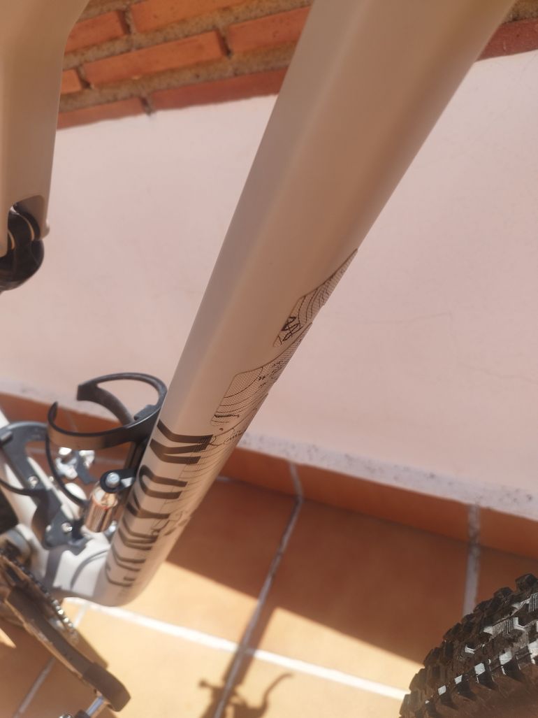 Używany Canyon Lux Trail CF 7 2022 2022 Mountainbike — zdjęcie 9 z 11