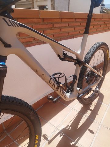Używany Canyon Lux Trail CF 7 2022 2022 Mountainbike — zdjęcie 3 z 11