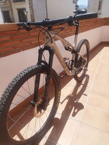 Używany Canyon Lux Trail CF 7 2022 2022 Mountainbike — zdjęcie 2 z 11