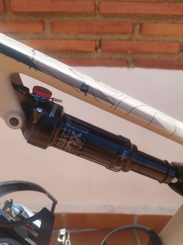Używany Canyon Lux Trail CF 7 2022 2022 Mountainbike — zdjęcie 4 z 11