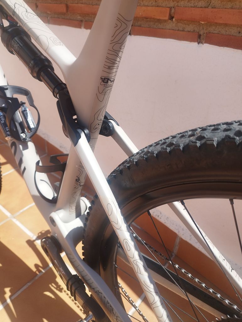 Używany Canyon Lux Trail CF 7 2022 2022 Mountainbike — zdjęcie 5 z 11