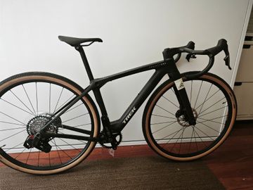 Used Trek Checkmate SRAM Rival eTap AXS 2025 Road & Gravel, Black — image 2 of 4