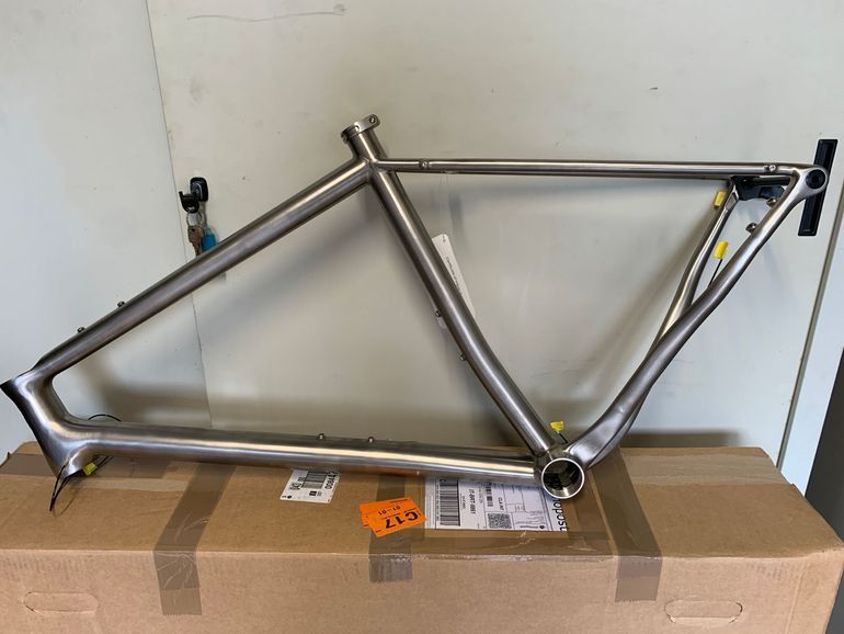 Used Robert Custom Frameset 2025 Road & Gravel, Light Gray — image 25 of 33