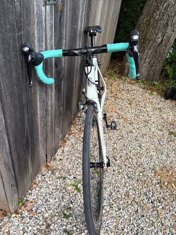 Used Bianchi Intrepida Dama 105 2018 2018 Road & Gravel, White — image 3 of 9