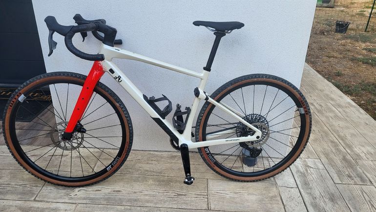 Używany BMC URS 01 FOUR 2024 2024 Road & Gravel — zdjęcie 2 z 5